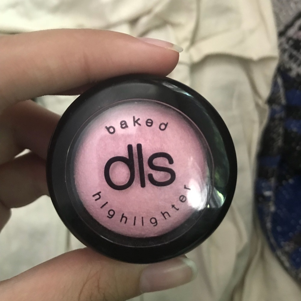 DLS Baked Highlighter